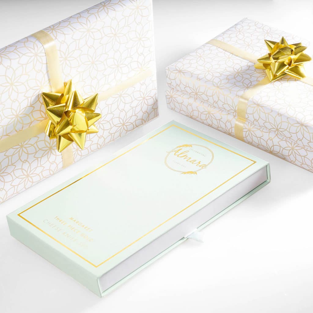 Studio picture packaging with gold details
